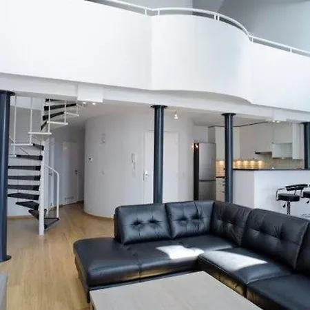 Spacious 2-bedroom In The Heart Of *