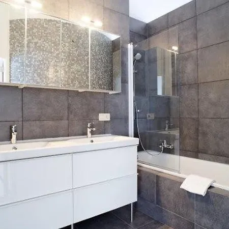 Дом отдыха Spacious 2-bedroom In The Heart Of Амстердам
