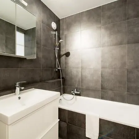 Spacious 2-bedroom In The Heart Of *